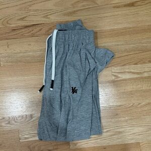 Young LA men’s grey joggers